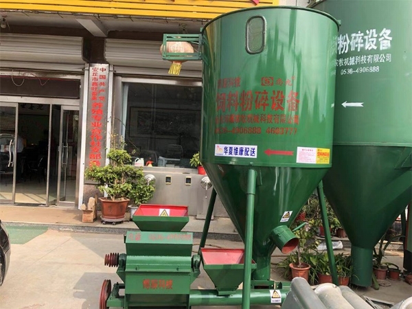 自吸式豬用粉碎機(jī)